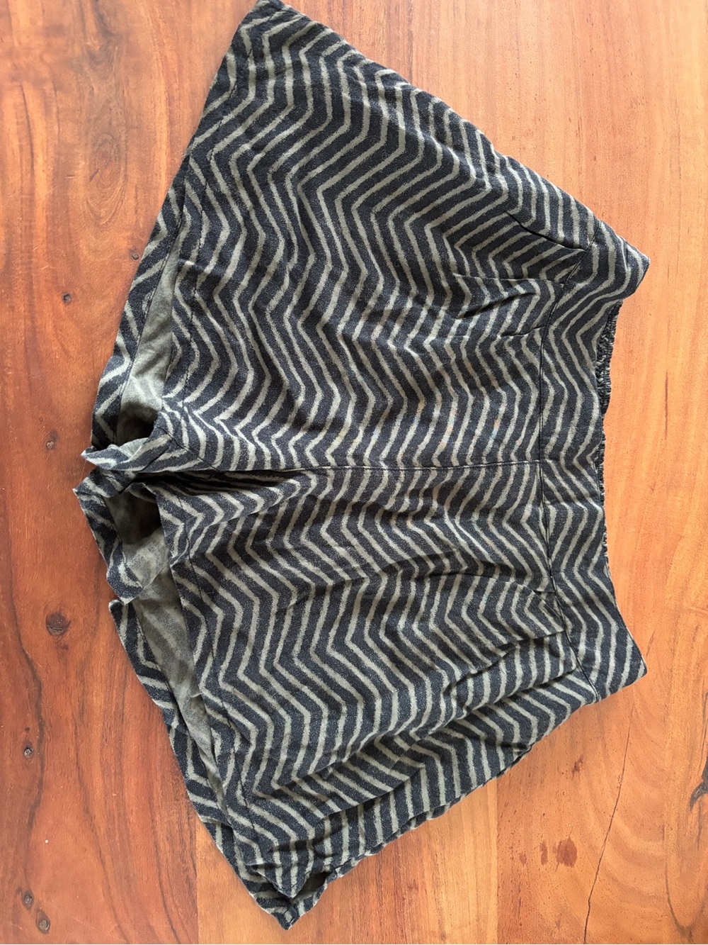 American Eagle Outfitters Chevron-Print short shorts in Black and Gray womens sm